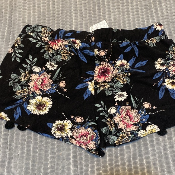 Women’s new Derek heart flowered shorts - Picture 4 of 4